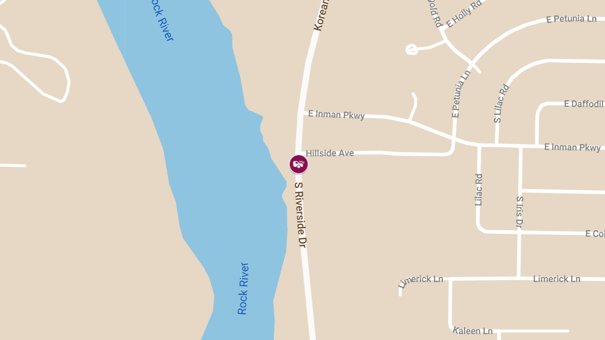 Accident with Injuries on Riverside Dr in Front of Mobil Station