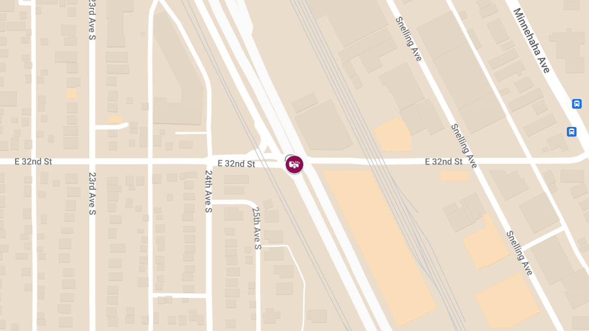 Crash at E 32nd St & Hiawatha Ave Results in Injuries