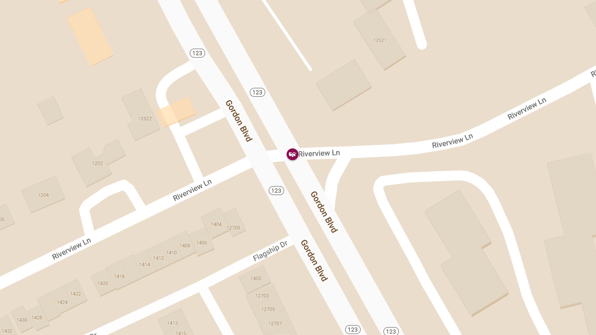 Injuries in Multi-Vehicle Crash at Gordon Blvd & Riverview Ln