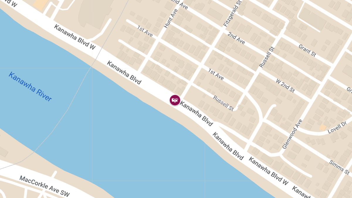Accident with Injuries on Kanawha Blvd W