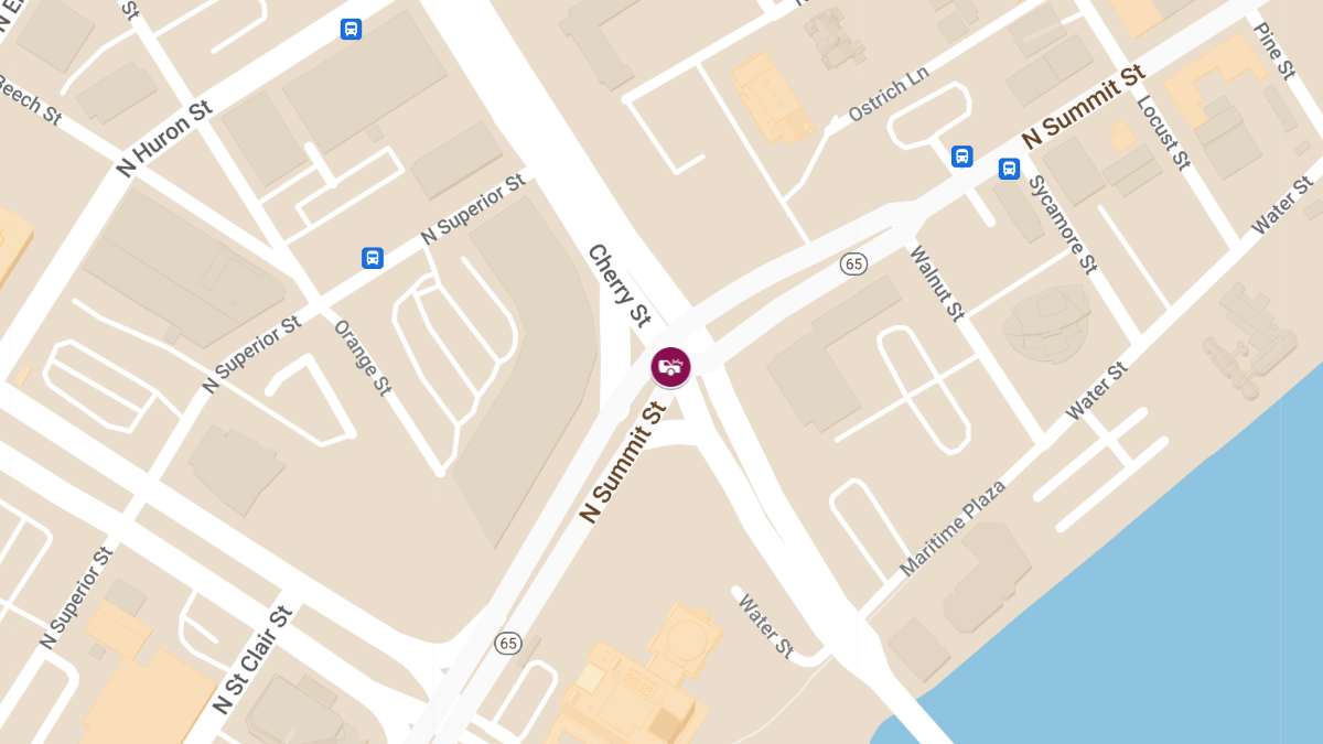 Collision with Injuries at N Summit St & Cherry St