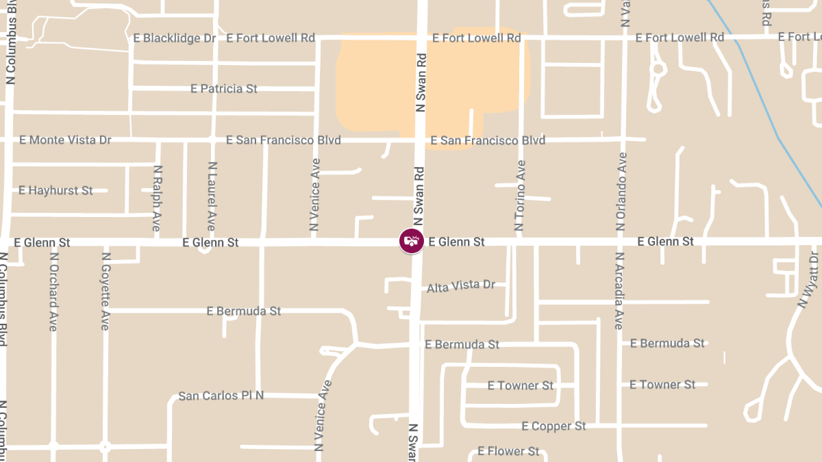 Crash with Injuries Reported at Glenn St & Swan Rd
