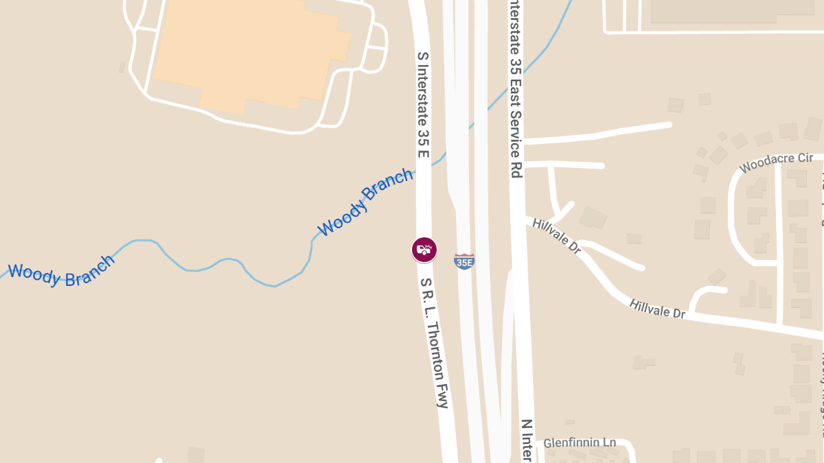 Injury Collision at R L Thornton Fwy E & Ferguson Rd