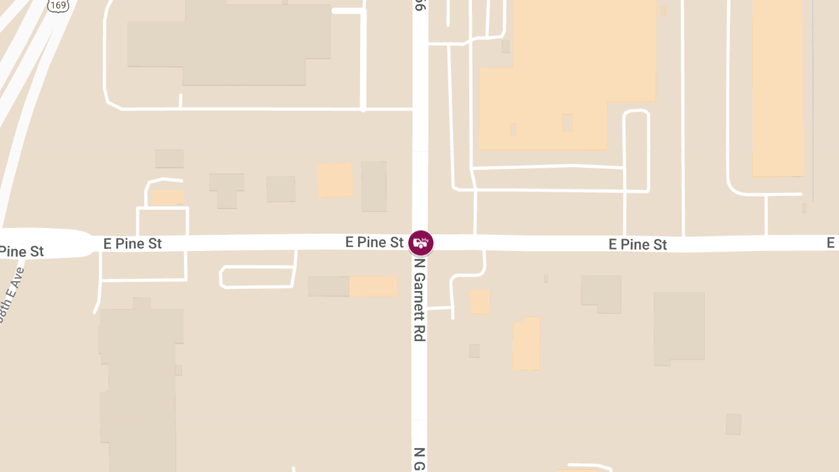 Injury Crash at Pine St & N Garnett Rd