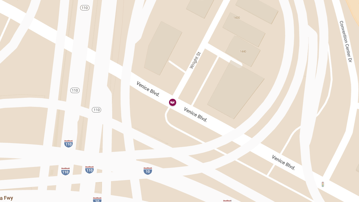 Vehicle Crash with Injuries at Venice Blvd & Wright St in Downtown