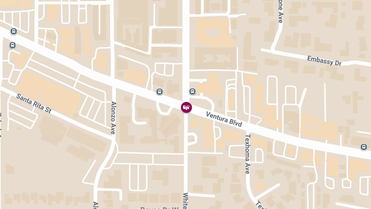 Collision at Ventura Blvd & White Oak Ave Leaves 1 Injured