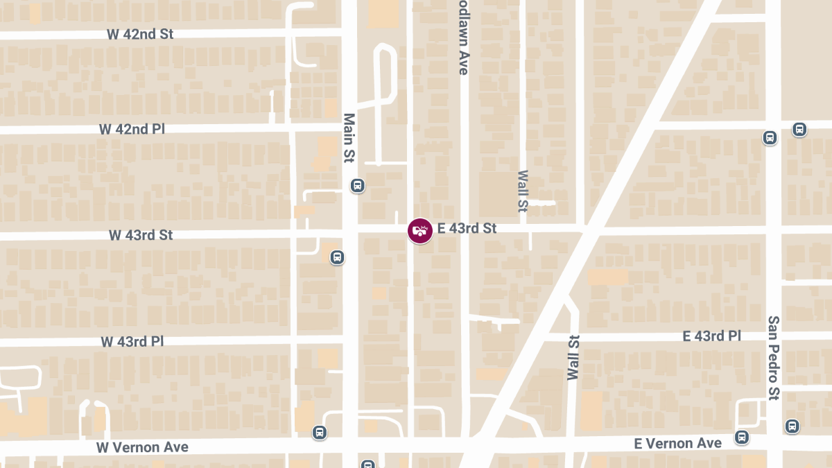 Injury Crash at Woodlawn Ave & E 43rd St