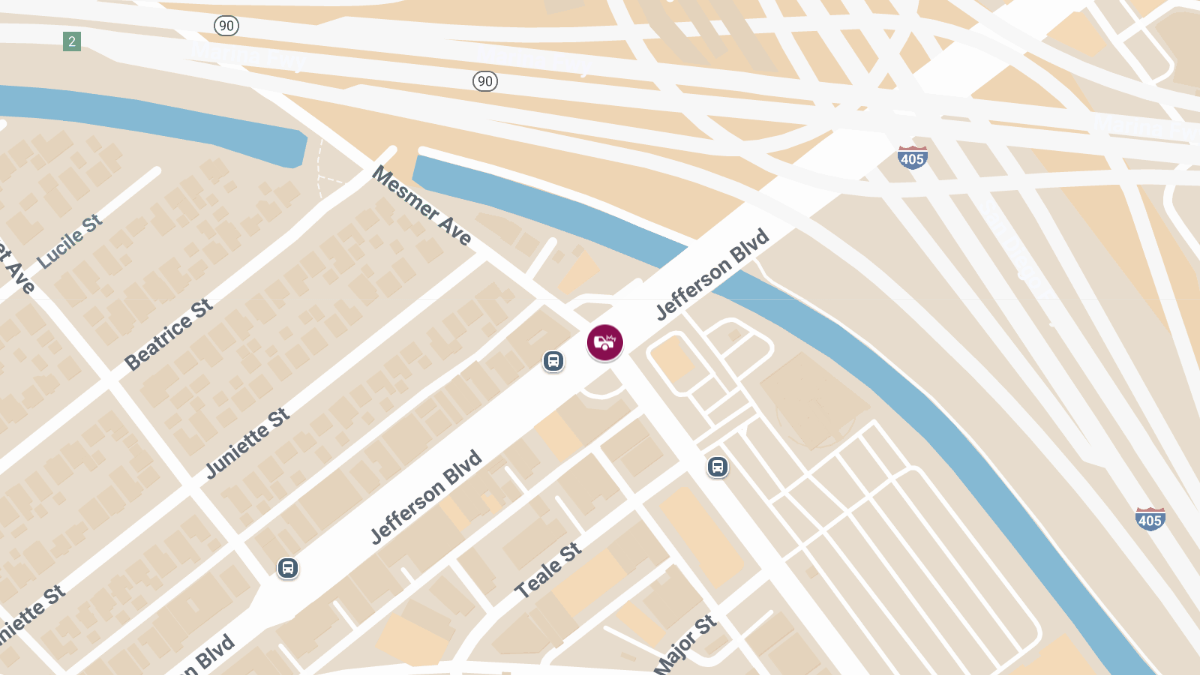 Vehicle Crash With Injuries at Mesmer Ave & Jefferson Blvd